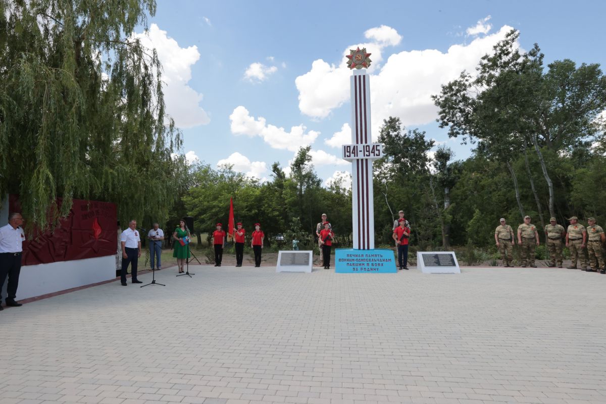 В Нижнегорском районе открыли обновлённый памятник воинам-односельчанам