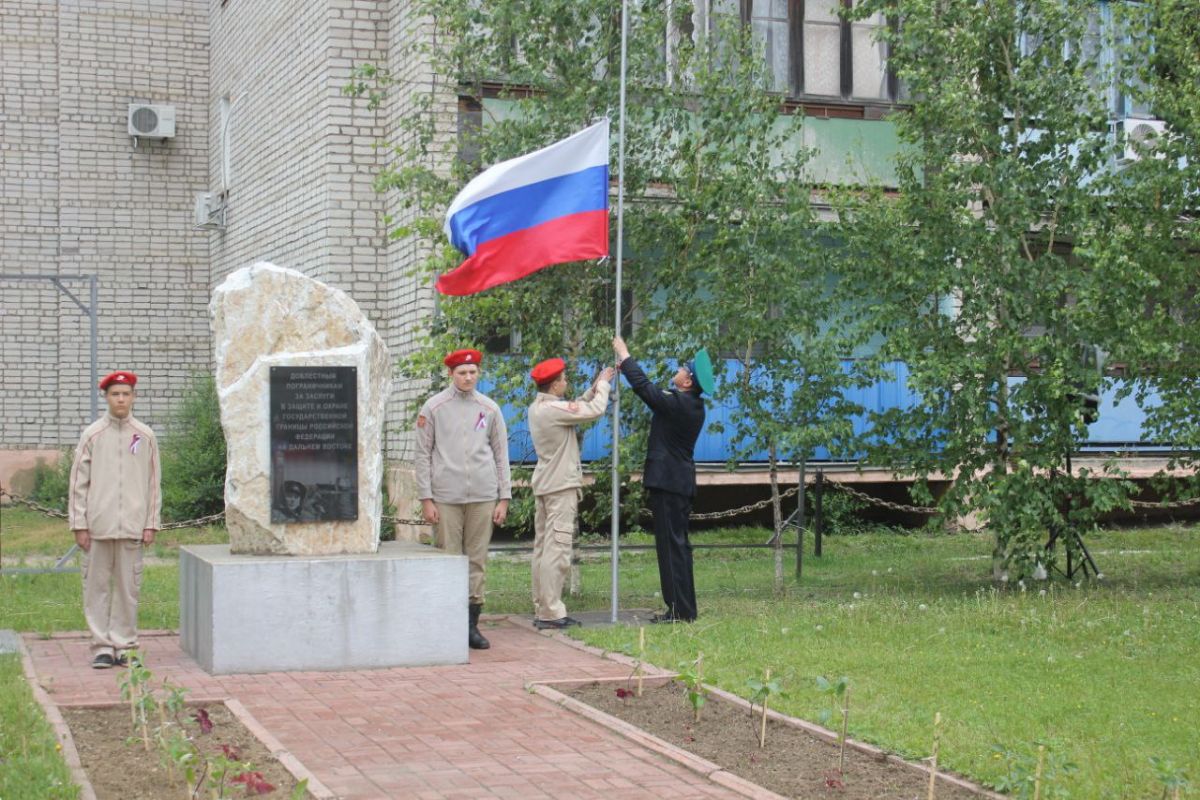 В селе Ленинское прошел торжественный митинг, посвященный Дню России