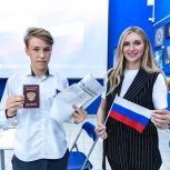При участии «Единой России» свой первый паспорт получили несколько десятков жителей Ворошиловского района
