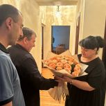 Единороссы Каспийска посетили семьи погибших участников СВО