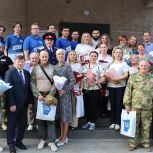 Волонтеров Пермского края и участников гуманитарной миссии в Запорожье чествовали сегодня в реготделении партии