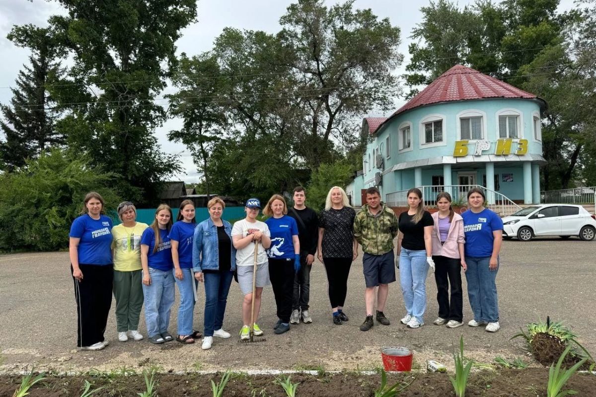 В Октябрьском районе продолжаются работы по благоустройству территории |  14.06.2024 | Биробиджан - БезФормата