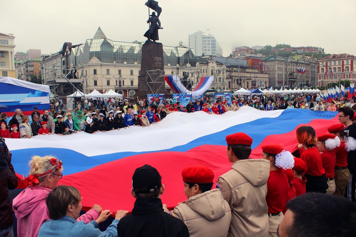 Единая Россия» поздравляет жителей регионов с Днём России | 12.06.2024 |  Тамбов - БезФормата