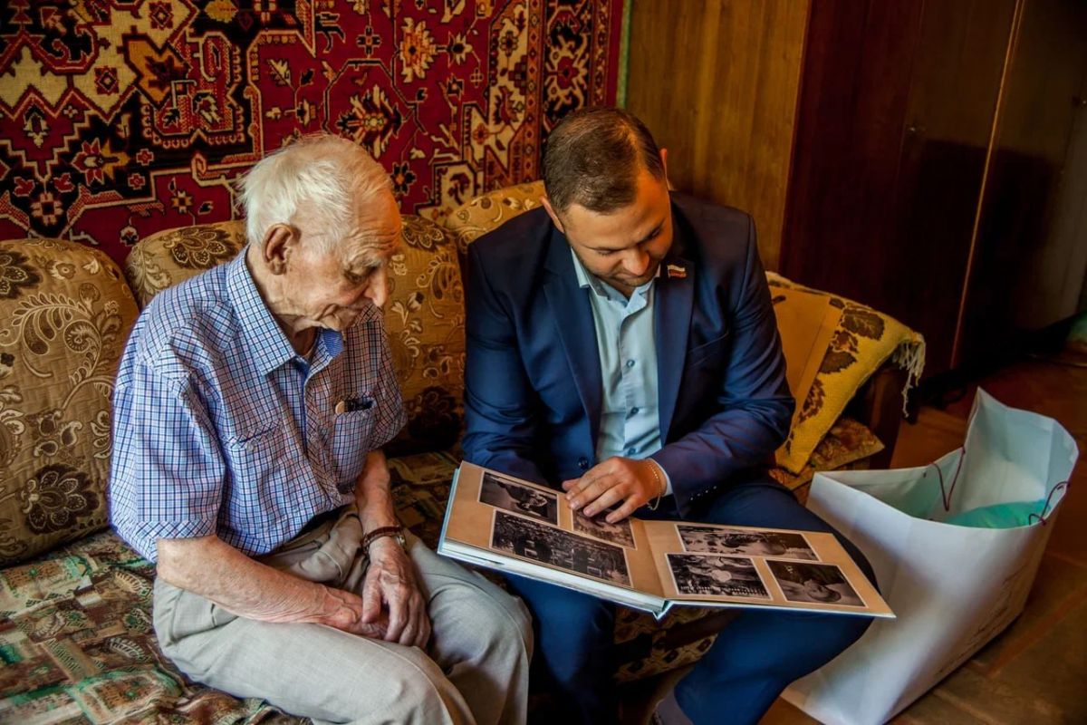 В Красногорске единороссы поздравили ветерана Великой Отечественной войны со 100-летием