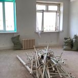 В здании стационара Сосновской ЦРБ приступили к монтажу оконных блоков и системы отопления
