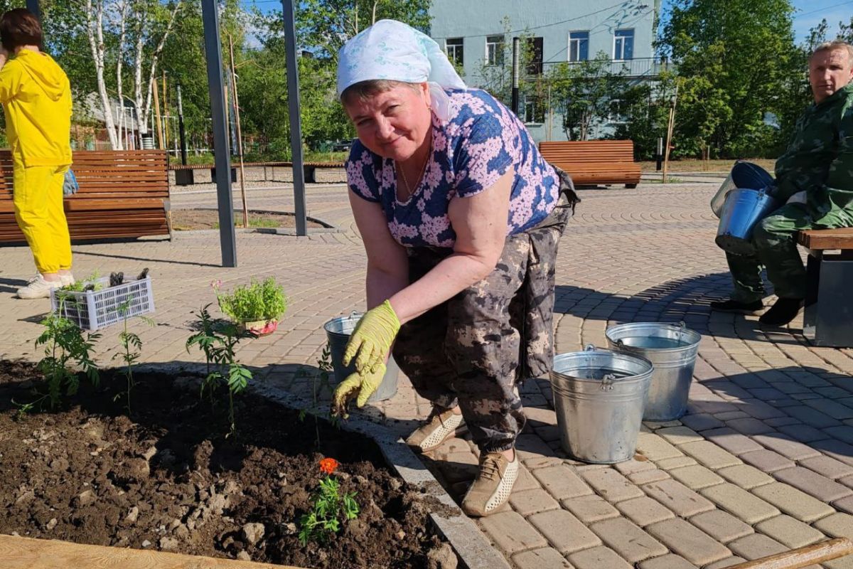 Накануне Дня России партийцы Сеймчана организовали уборку территорий своей  малой родины