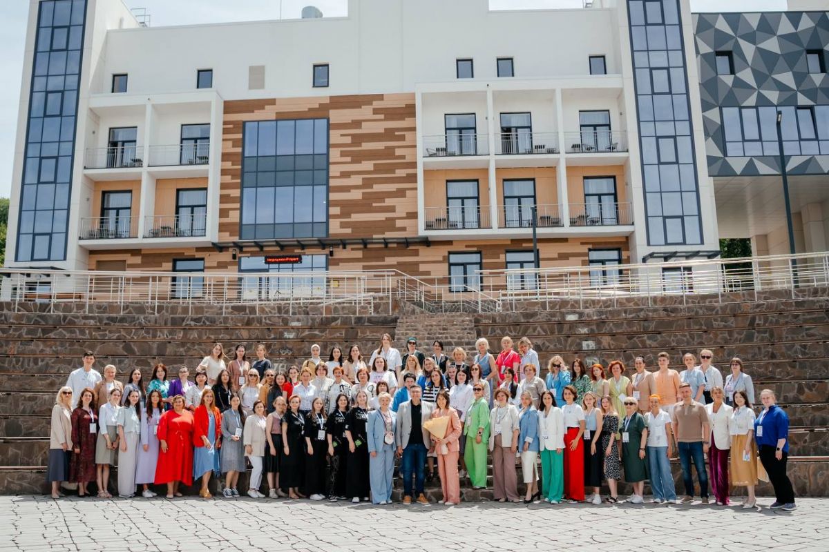 Участницы проекта «Моя наставница» «Женского движения Единой России» из 19 регионов представили социальные программы в центре знаний «Машук»