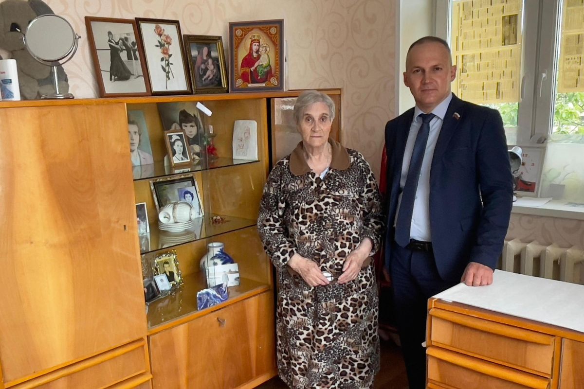 Депутаты  «Единой России» навещают ветеранов накануне Дня памяти и скорби