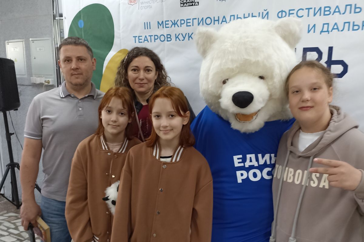 «Единая Россия» в Красноярске поздравила детей волонтеров с Днем защиты детей