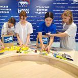 Молодогвардейцы Судака собрали подарки для детей из Мелитополя