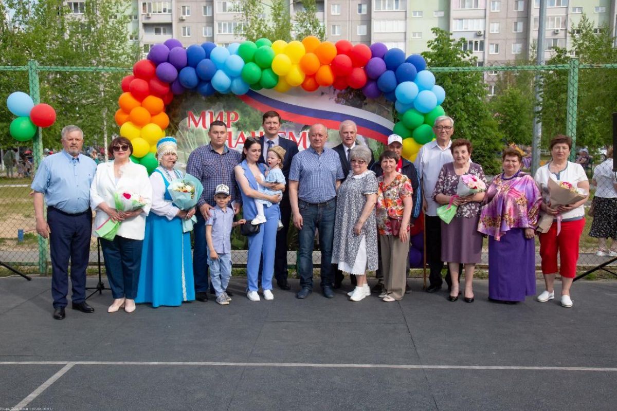 Для жителей микрорайона Ямальский - 1 провели семейный праздник