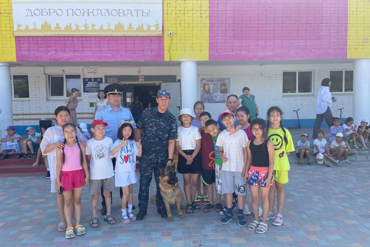 Ветеран МВД рассказал школьникам о подвигах героев Калмыкии