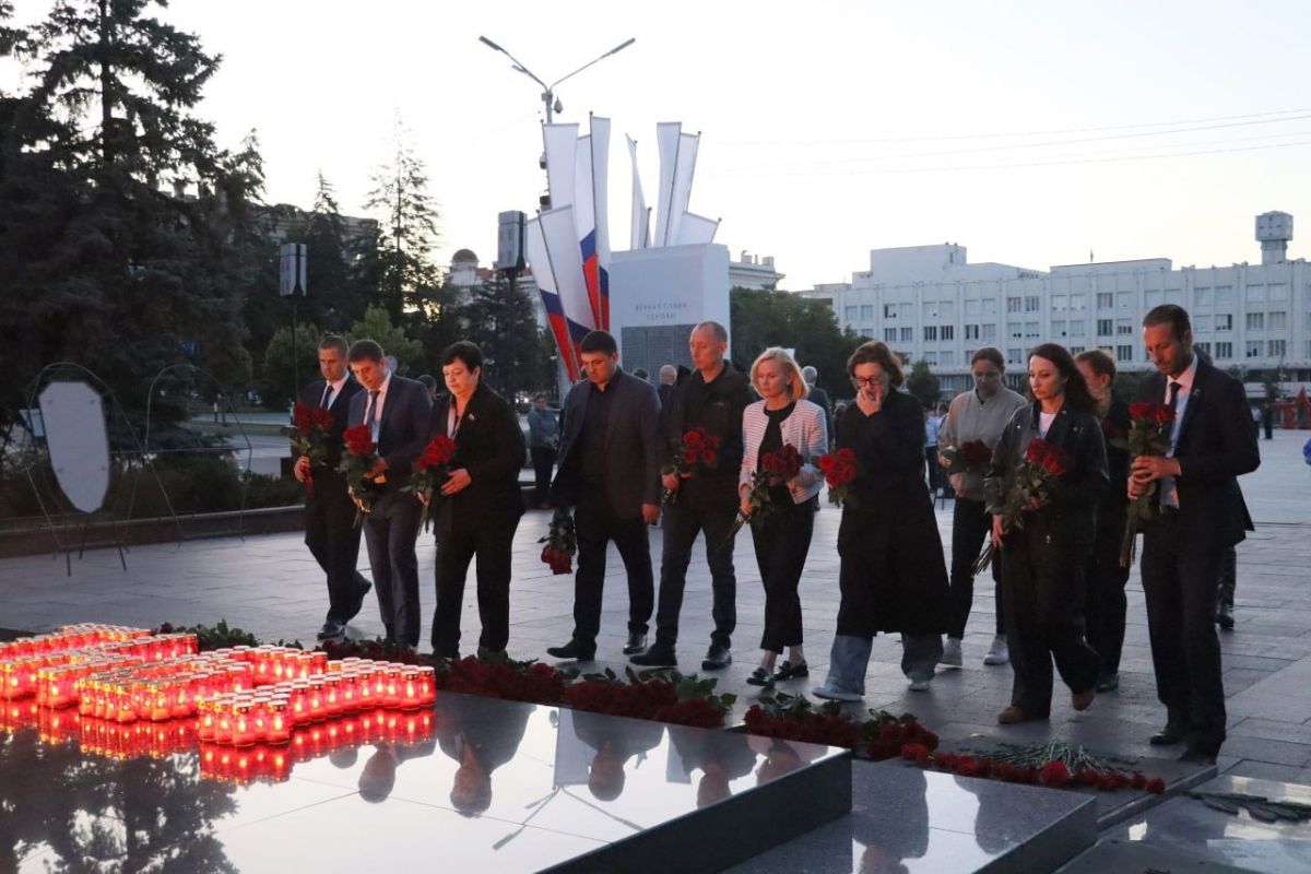 Огни зажглись в память о погибших в годы Великой Отечественной войны. Всероссийская акция «Свеча памяти» прошла в Белгороде