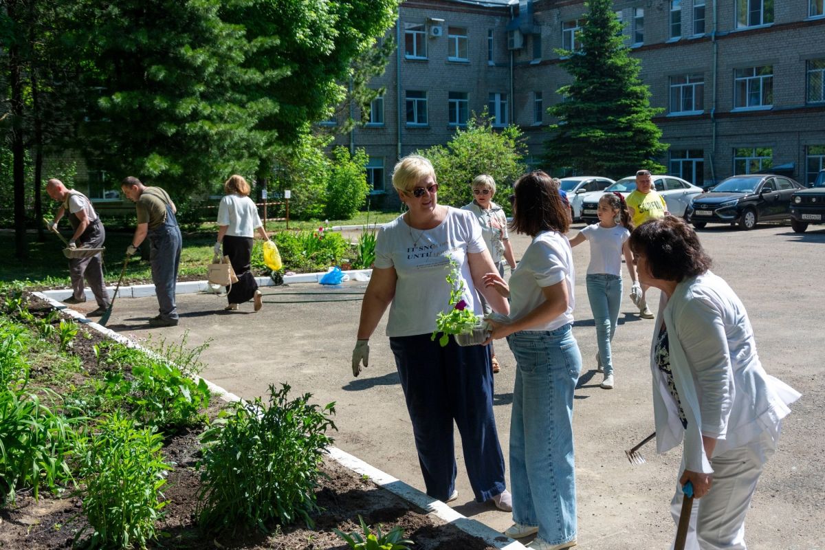 В Костроме прошла традиционная акция «Цветы - детям»