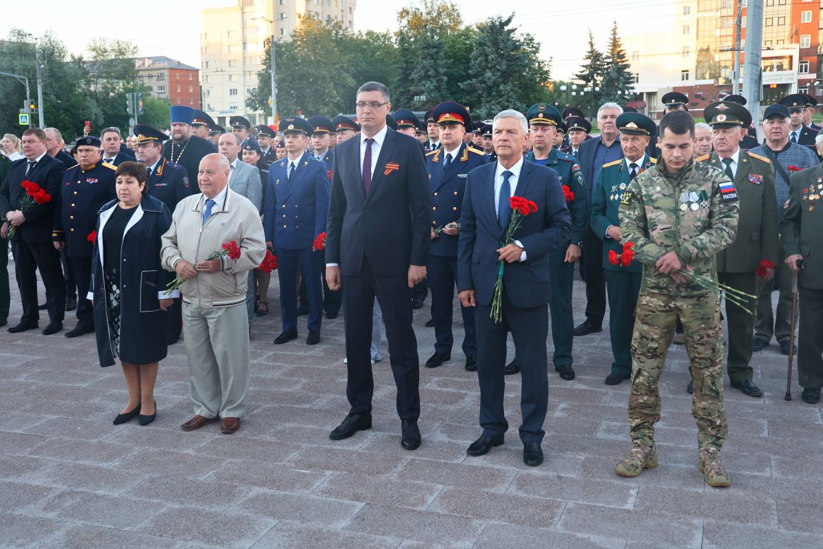 Александр Авдеев принял участие в мероприятиях, посвященных Дню памяти и  скорби