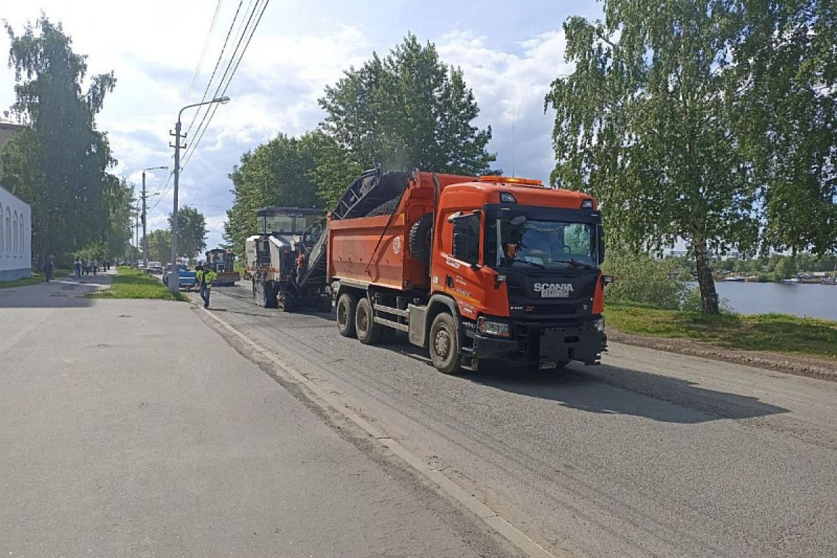 В Архангельске ремонтируют набережную Северной Двины | 19.06.2024 |  Архангельск - БезФормата