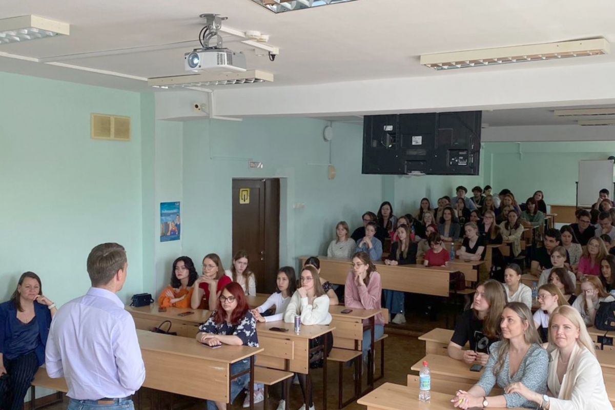 Михаил Деревянко рассказал омским студентам об особенностях взаимодействия с бизнесом Китая