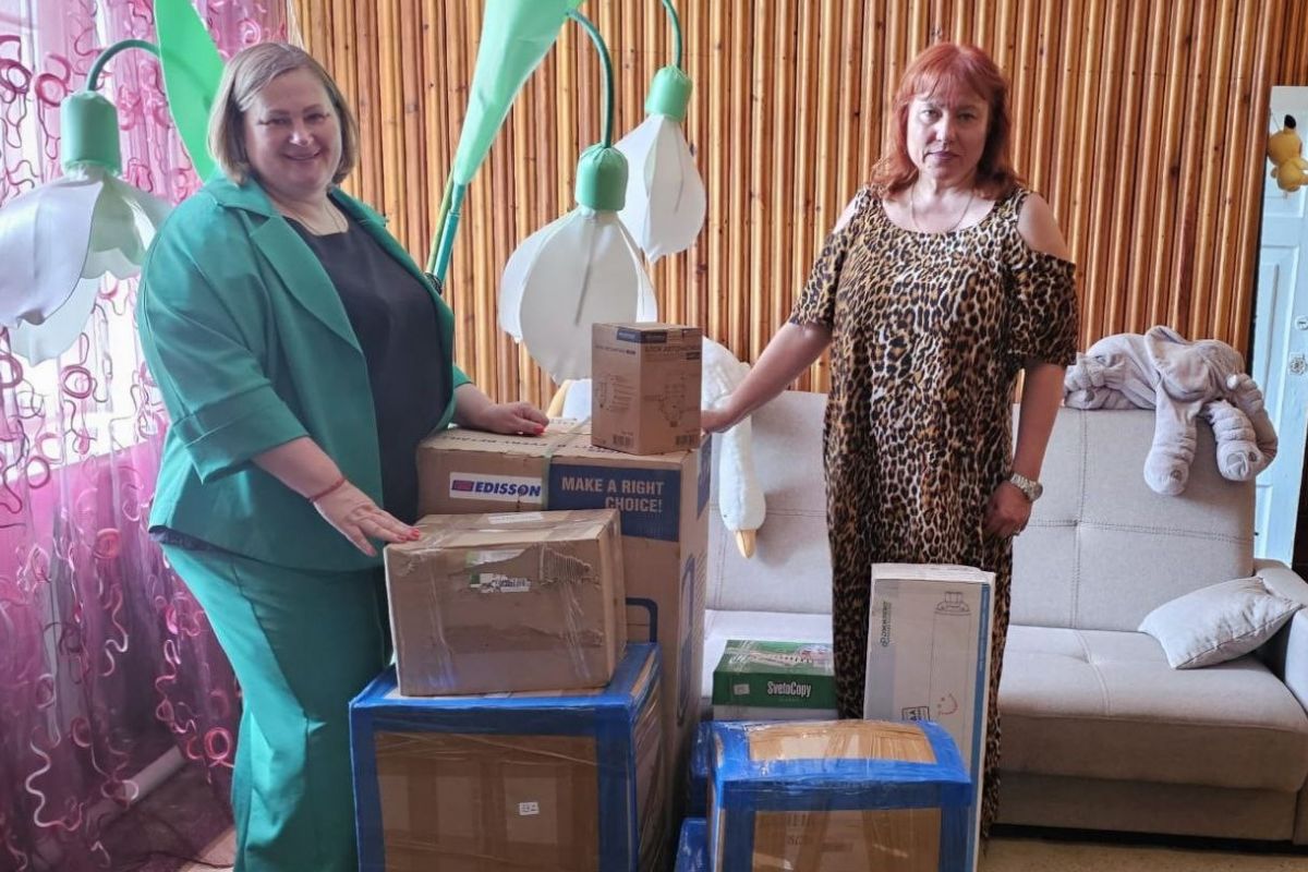 Новоуренгойская активистка посетила Луганскую детскую больницу