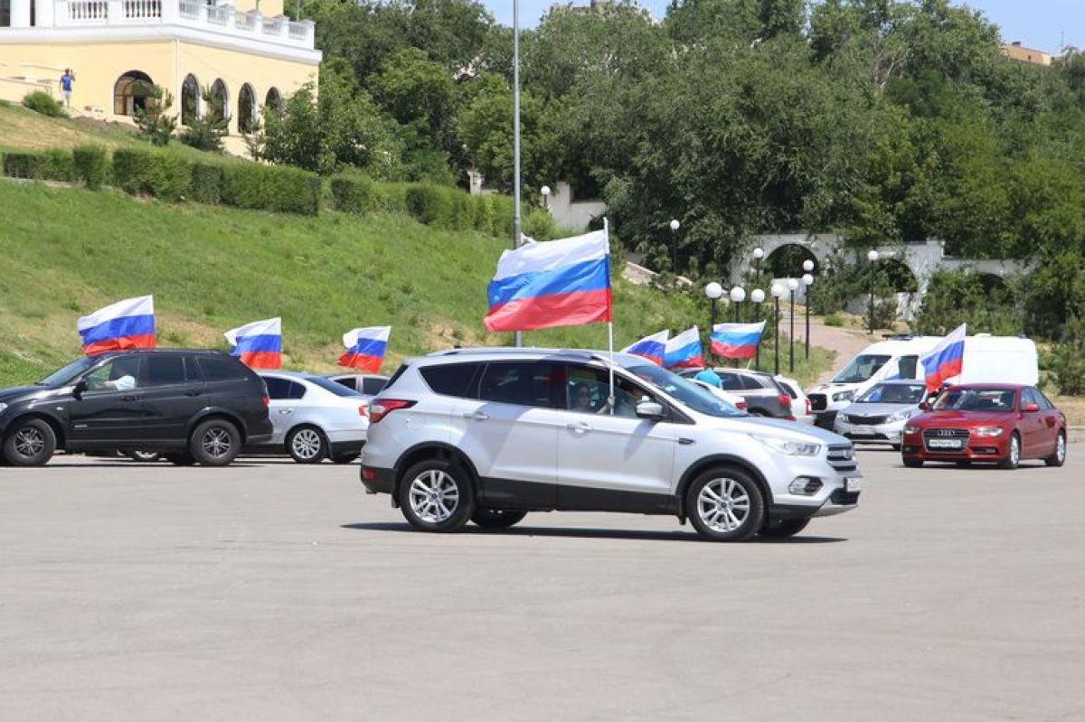 В День России депутаты Волгоградской городской Думы приняли участие в  автопробеге «Россия, вперед!» | 13.06.2024 | Волгоград - БезФормата