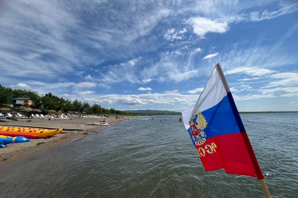 Партийцы проверили городской пляж на Кеноне | 18.06.2024 | Чита - БезФормата