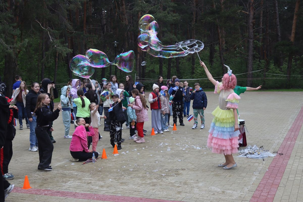 «Единая Россия» поздравила с Днем защиты детей пребывающих в Омской области белгородских школьников