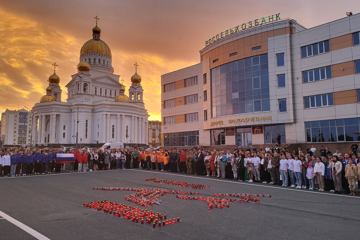 В Саранске прошла акция "Огненные картины войны"