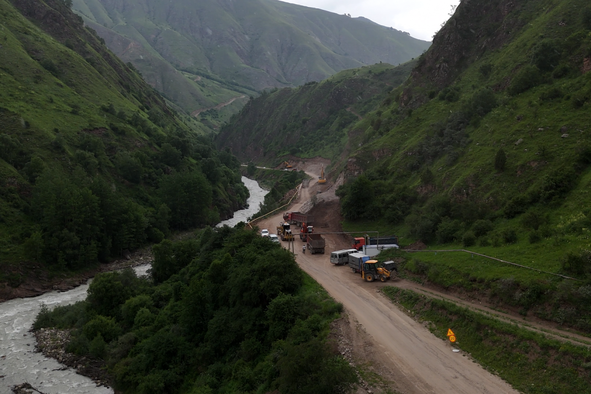 Продолжаются работы по реконструкции автодороги Чегем-2-Булунгу до селений Булунгу и Эльтюбю