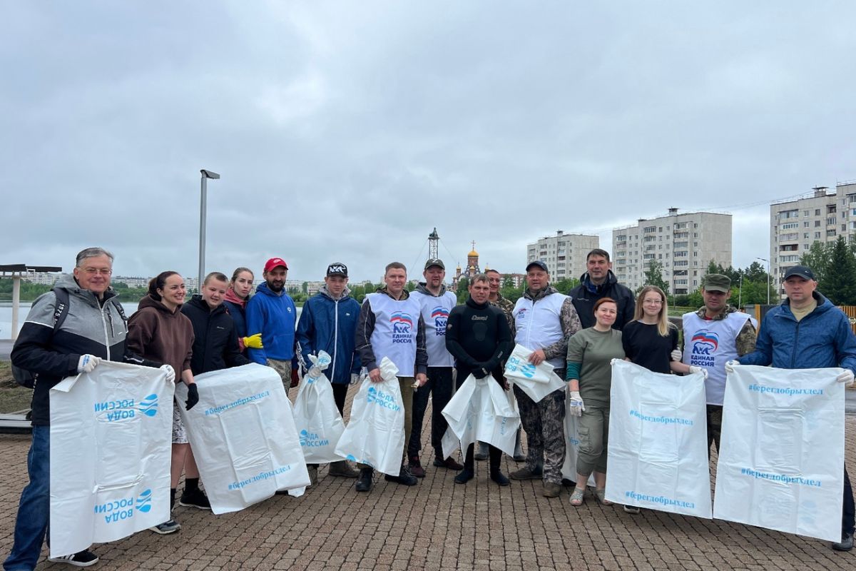 Активисты партии Зеленогорска провели субботник в День очистки водоемов