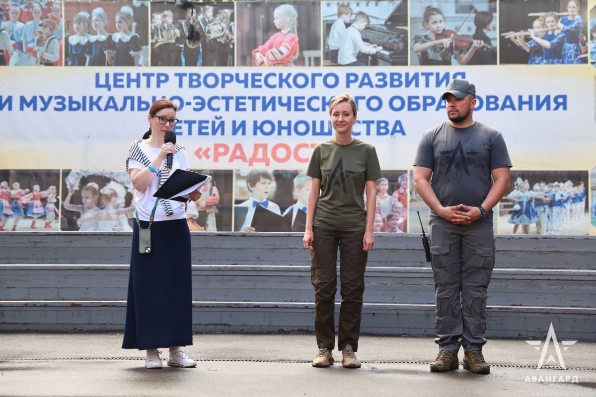 Директор центра «Авангард» Дарья Борисова провела для детей занятия по НВП