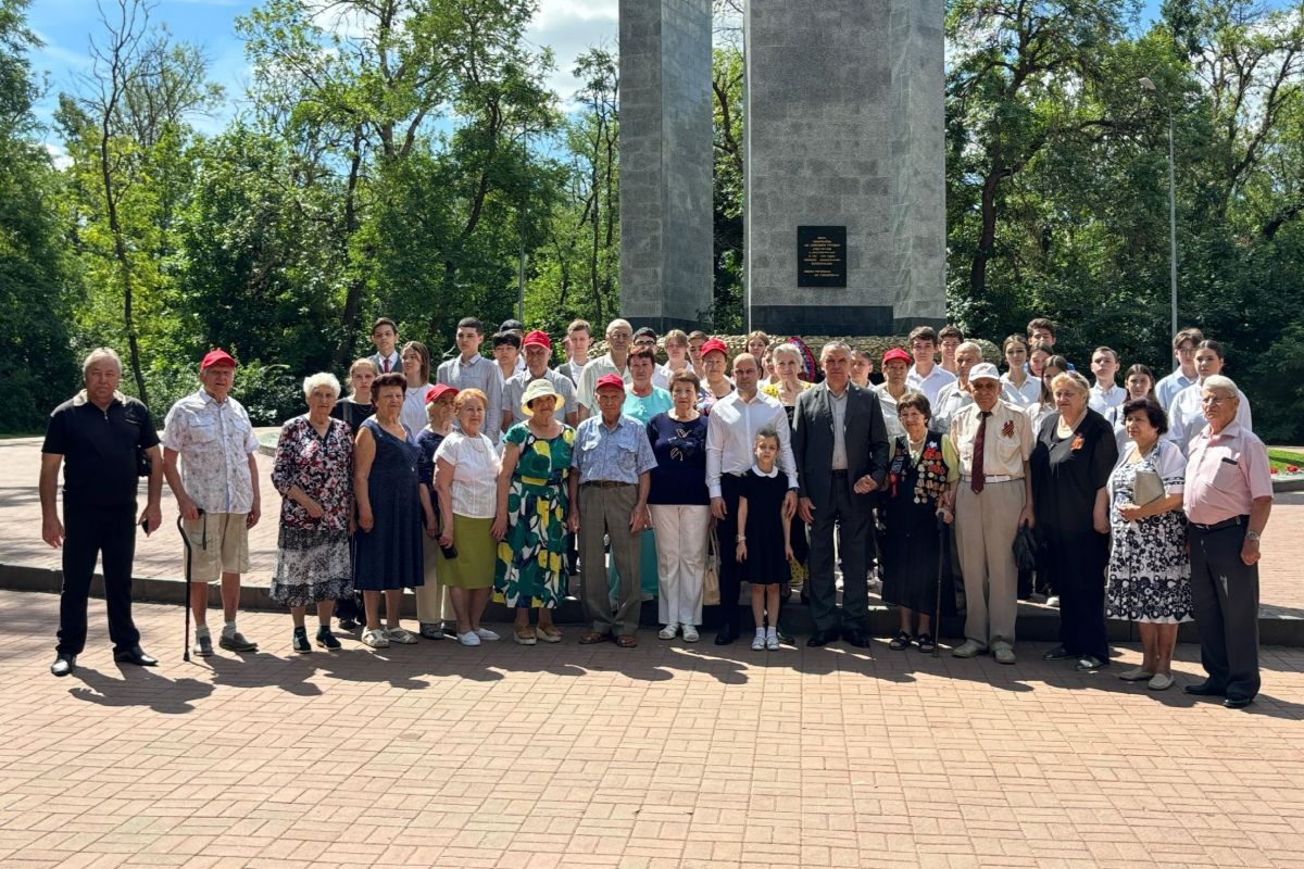 В донской столице почтили память жертв Великой Отечественной войны в День  памяти и скорби | 24.06.2024 | Ростов-на-Дону - БезФормата