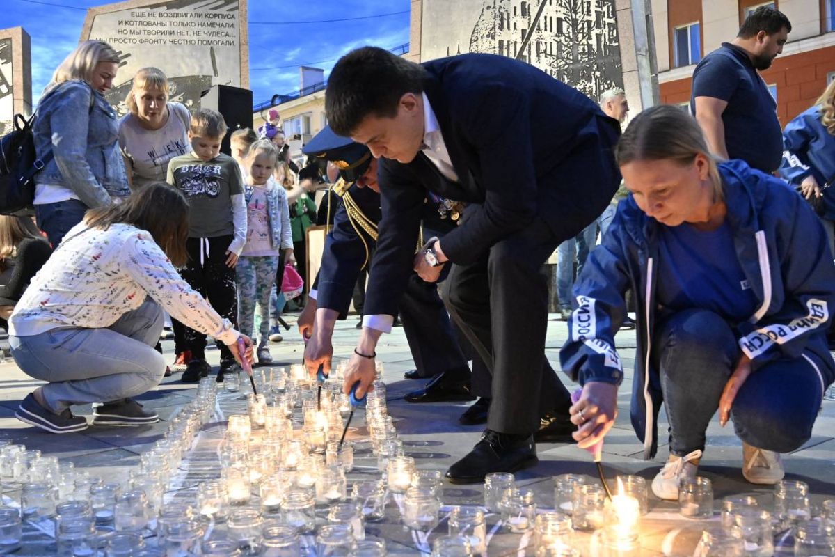 В Красноярске «Единая Россия» провела международную акцию «Огненные картины войны»