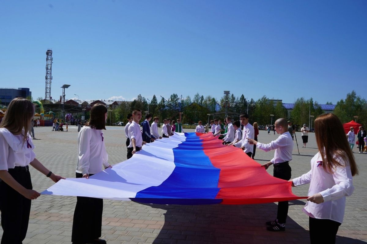 Партийцы организовали в Югре патриотические мероприятия в честь Дня России