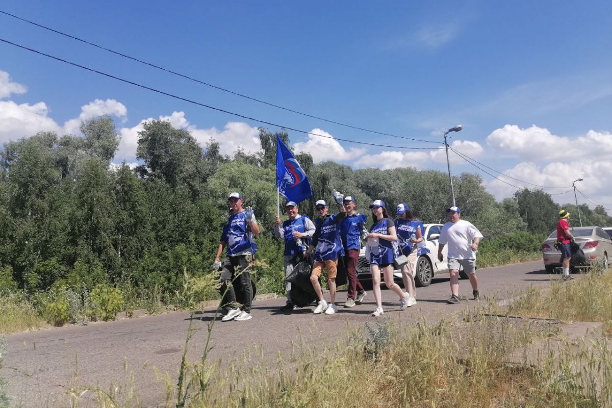 В Казани провели акцию «Особенности национальной уборки»