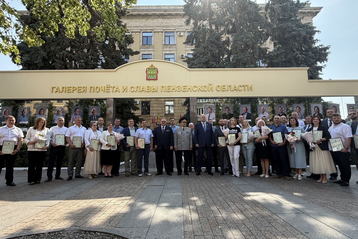 Губернатор Пензенской области, Секретарь Пензенского регионального отделения Партии «Единая Россия» Олег Мельниченко открыл обновленную Галерею почета и славы Пензенской области