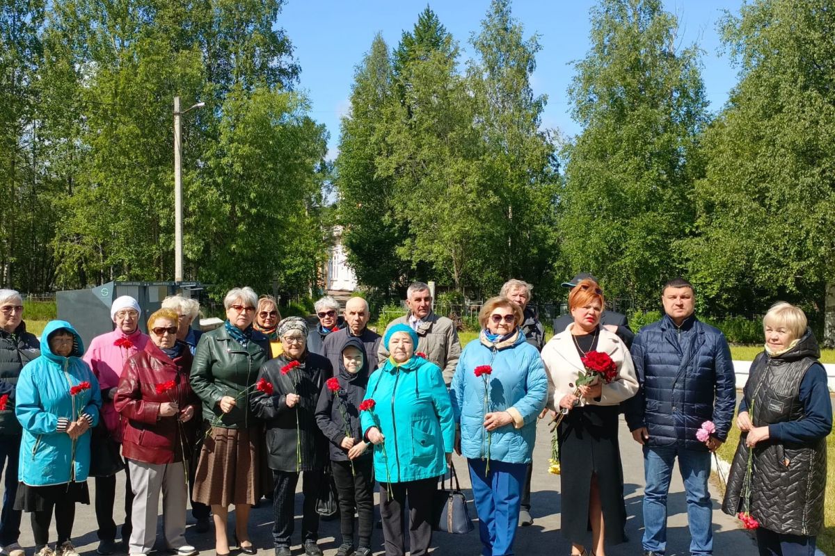 Митинг памяти состоялся у мемориала на Вологодском кладбище в Архангельске