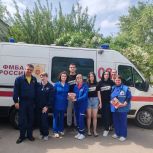Активисты «Молодой Гвардии Единой России» поздравили медработников по всей стране с профессиональным праздником