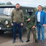 Артём Туров передал специализированный транспорт смоленским участникам СВО