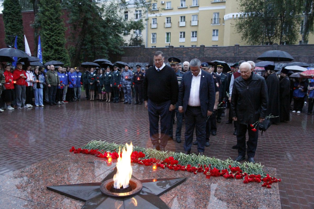 Единороссы зажгли «Свечу Памяти» в День памяти и скорби