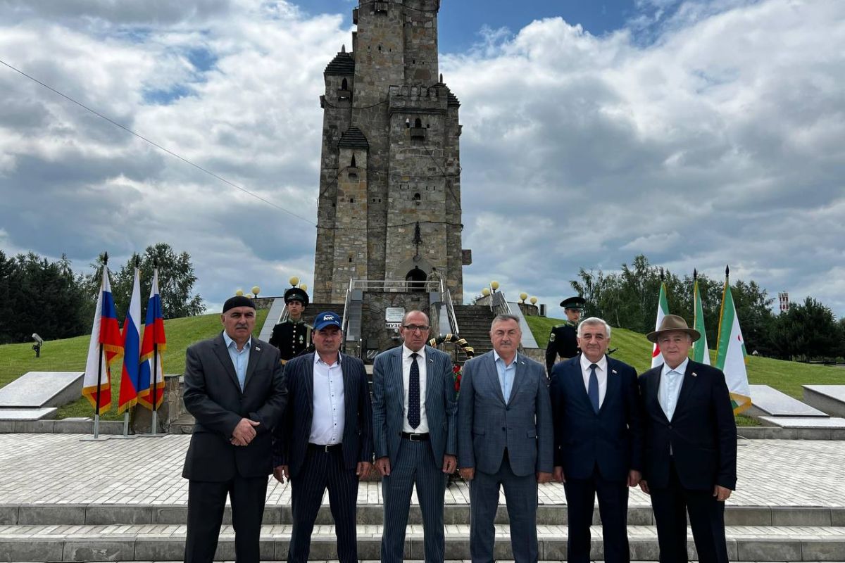 Партийцы приняли участие в памятной акции в Назрани