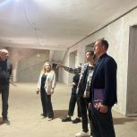 Единороссы проверили ход реконструкции ДК «Родина» в Химках