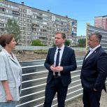 Единороссы побывали на месте строительства модульного бассейна в Бийске