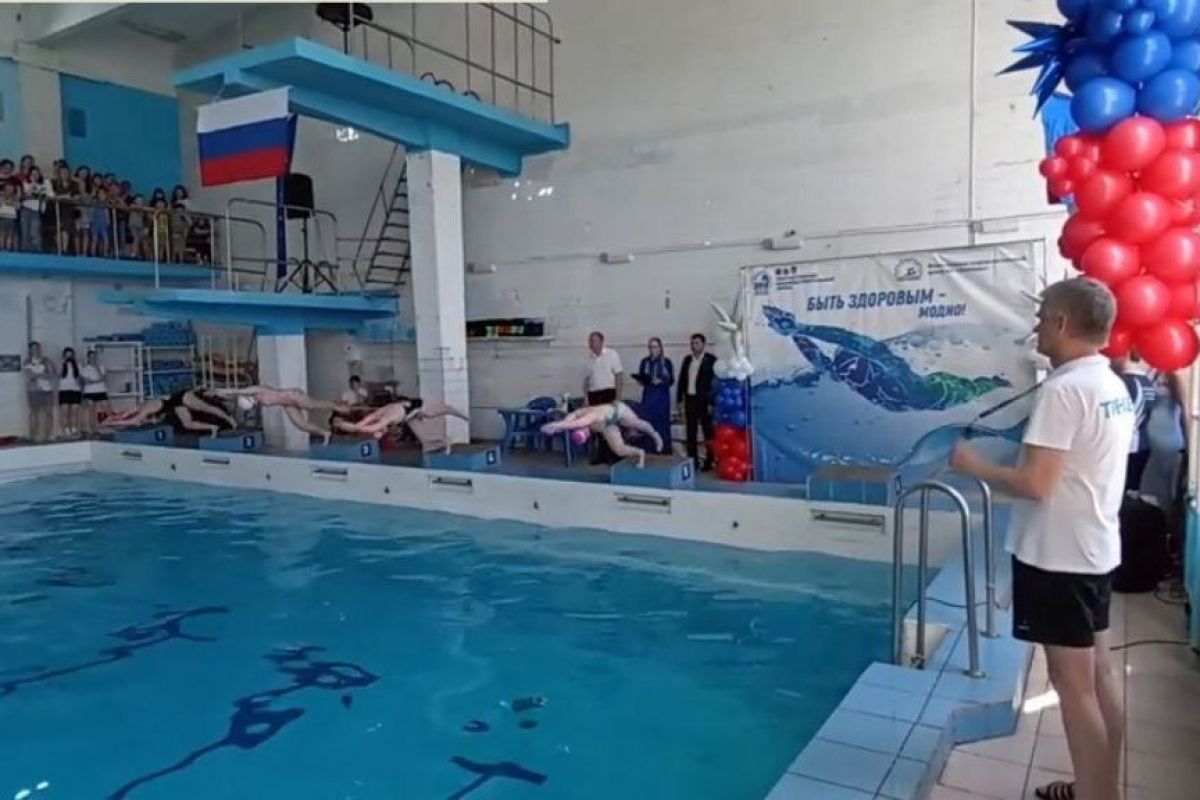 Златоустовское отделение партии «Единая Россия» организовали соревнования по плаванию для юных горожан