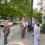 Вячеслав Аксенов провел встречу с жителями проспекта Генерала Острякова