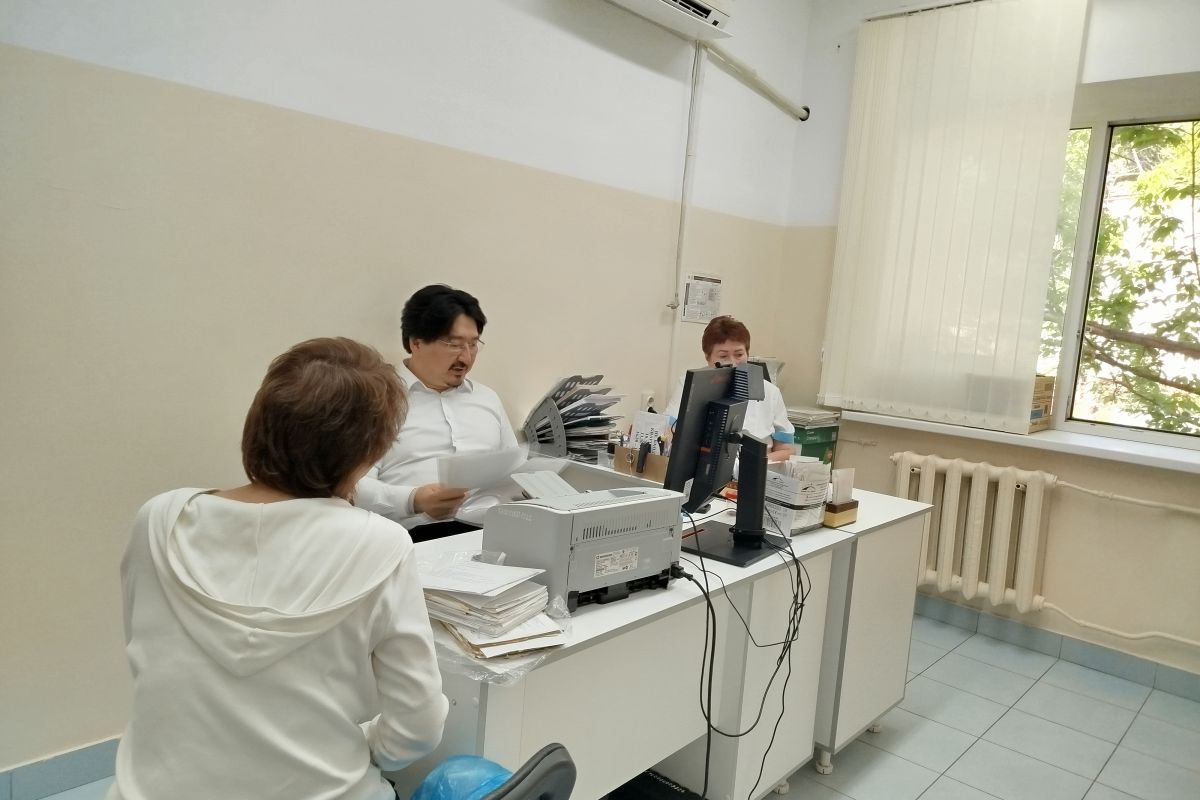 Бадма Башанкаев провел прием граждан и операцию в Элисте