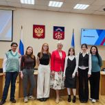 «Единая Россия» организовала для мурманских студентов экскурсию в областную Думу