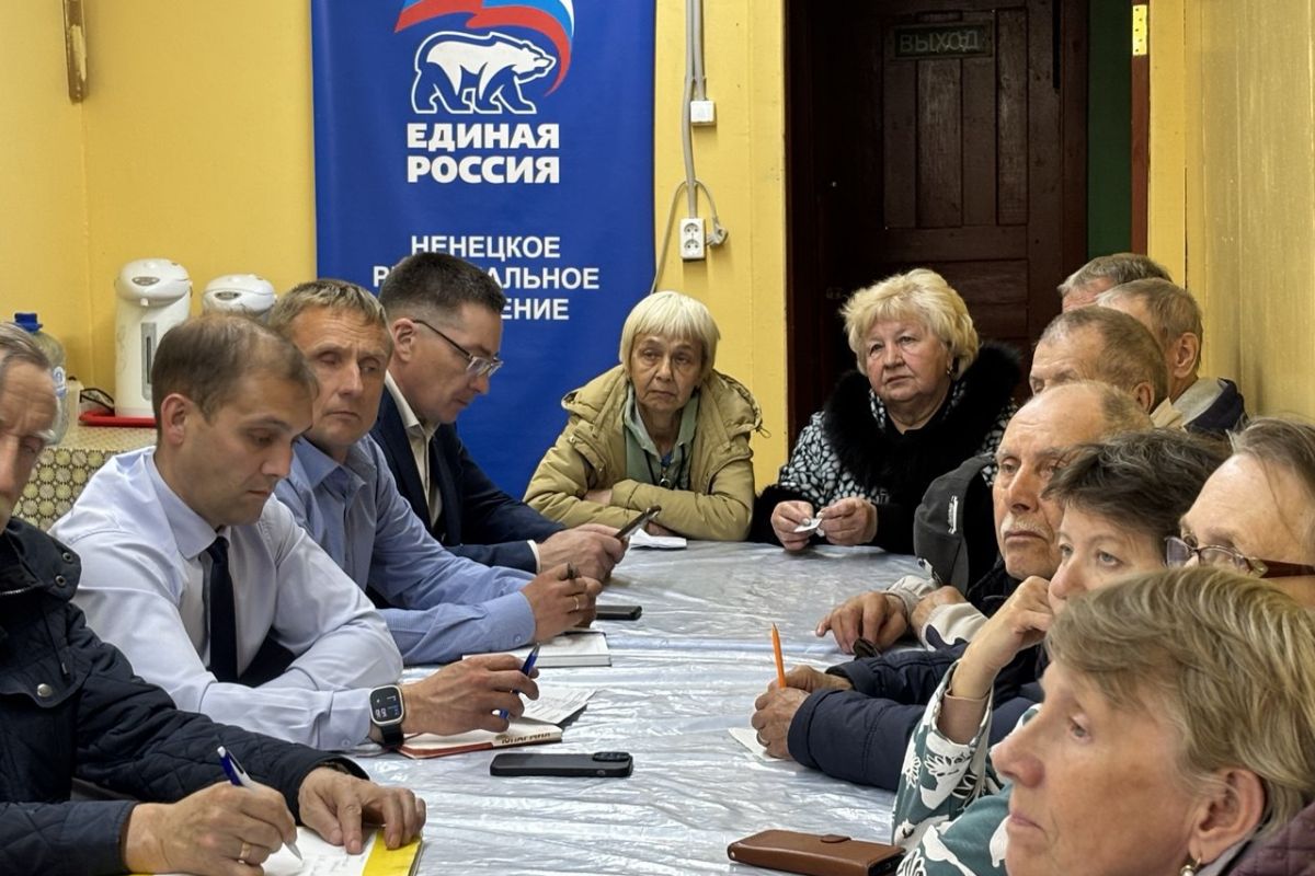 "Единая Россия" организовала консультацию по земельным вопросам с членами ТОС "Захребетный", ТОС "Мирный", клуб "Юбилейный" и ветеранами Печорского лесозавода
