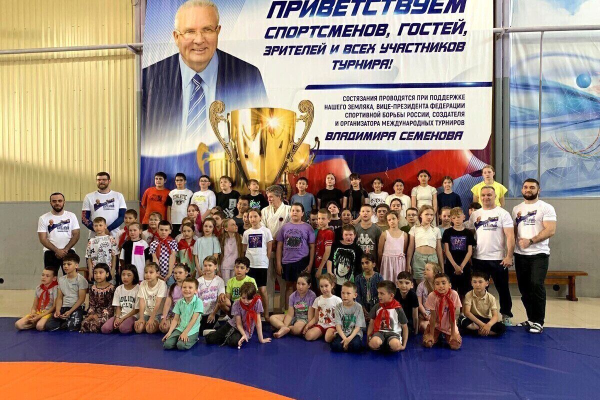 Владимир Семенов организовал спортивную ярмарку для школьников