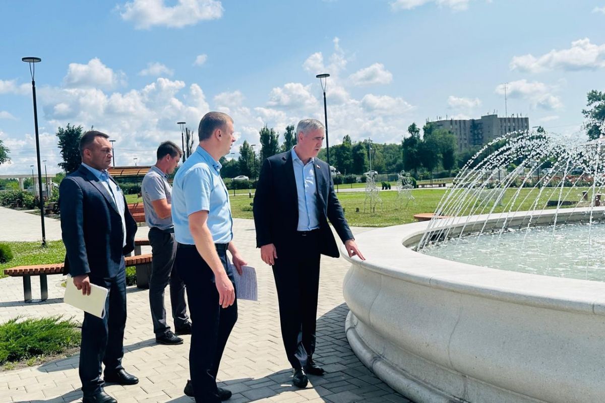 Партпроект «Единой России» «Городская среда» провел мониторинг благоустройства парка в Новошахтинске