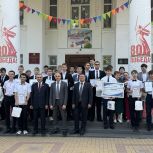 Стипендия на год и миллион на компьютерный класс: в Тихорецком районе завершился муниципальный IT-конкурс «Единой России» для школьников