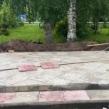 В поселке Уемский продолжается благоустройство пешеходной дорожки «Берегиня»